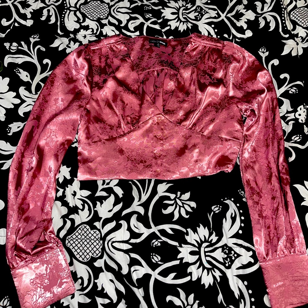 Cute long sleeve crop top